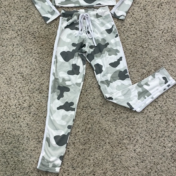 Camo jogging suit - Picture 3 of 3